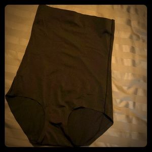 Ultra compression high waist briefs Shapewear!